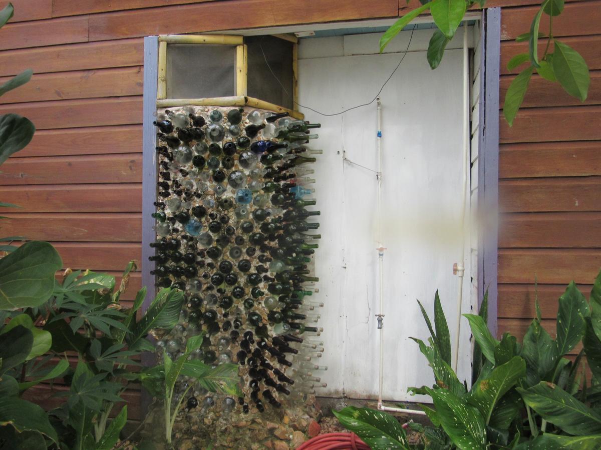 Anda Di Hows Hostel Placencia エクステリア 写真